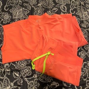 Figs HOT CORAL scrub set